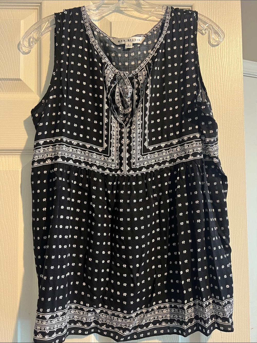 Max Studio Black Sleeveless Printed Tie-Front Tank